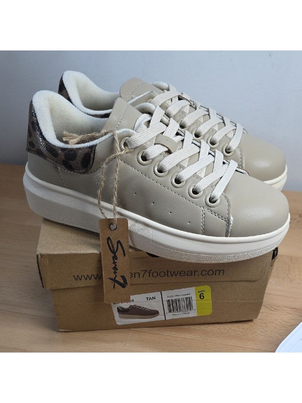 SAM. Tan Sneakers Low-Top Minimalist Design